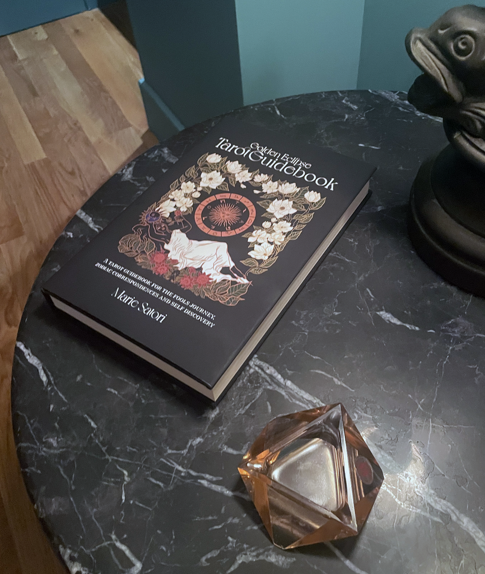 Linen Wrap Hardcover] Golden Eclipse Tarot Guidebook