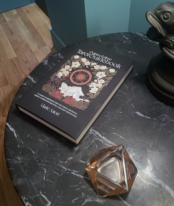 [Linen Wrap Hardcover] Golden Eclipse Tarot Guidebook